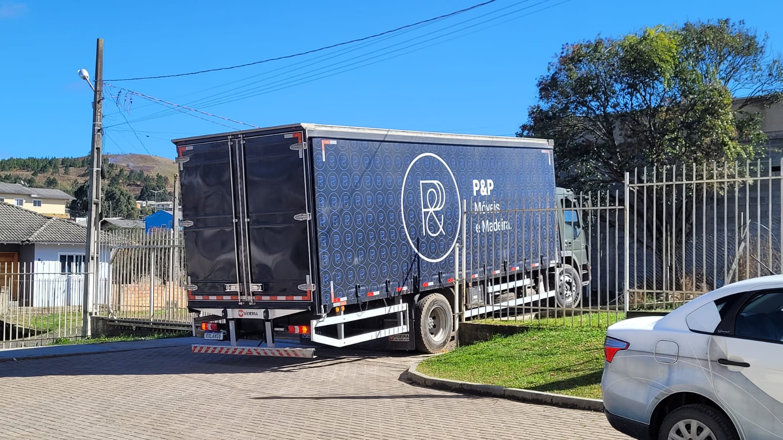 Gesto de solidariedade: empresa doa 30 guarda-roupas ao Serviço de Acolhimento de Lages!