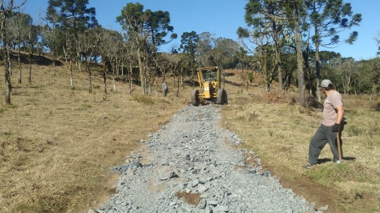 Secretaria de Obras intensifica melhorias nas estradas de Bocaina do Sul!