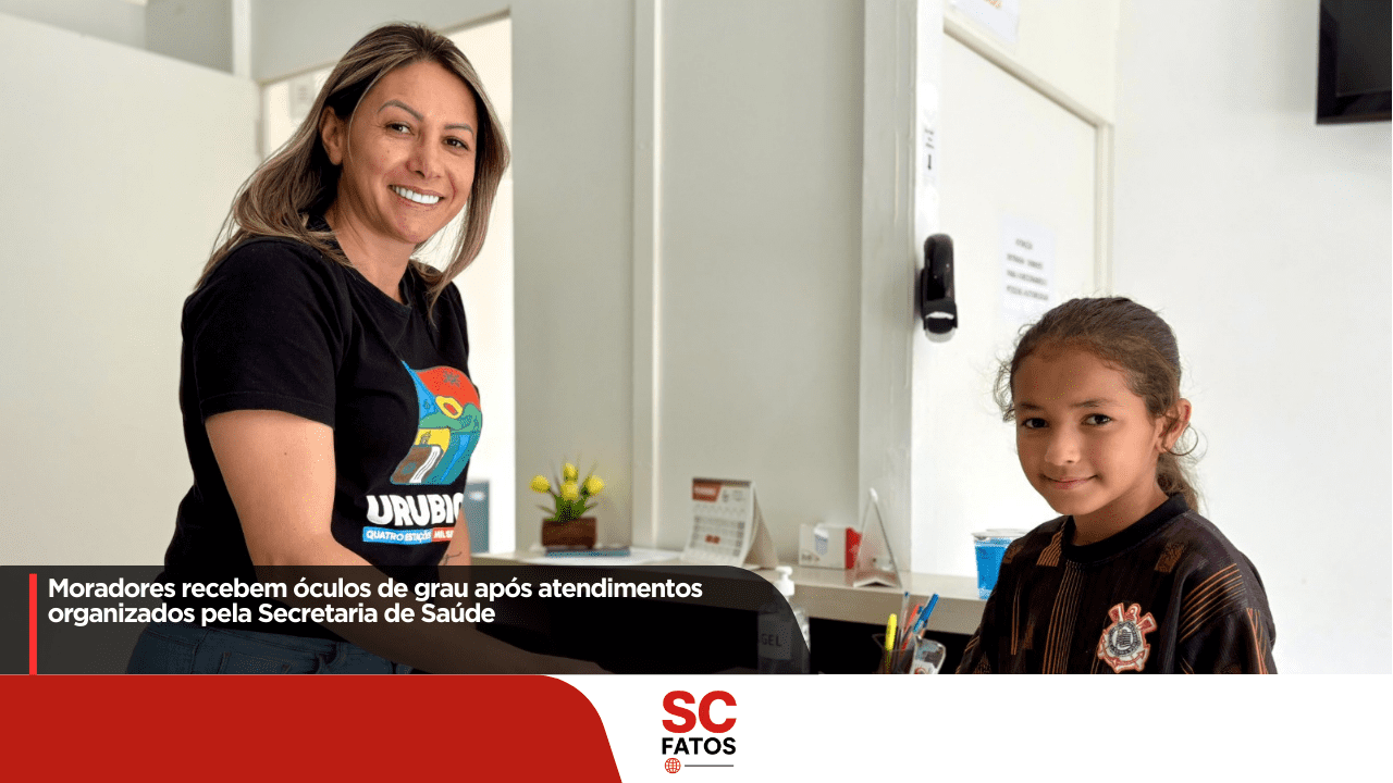 Moradores recebem óculos de grau após atendimentos organizados pela Secretaria de Saúde