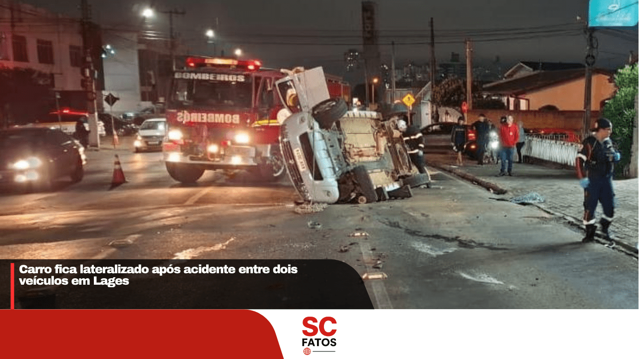 Carro fica lateralizado após acidente entre dois veículos em Lages