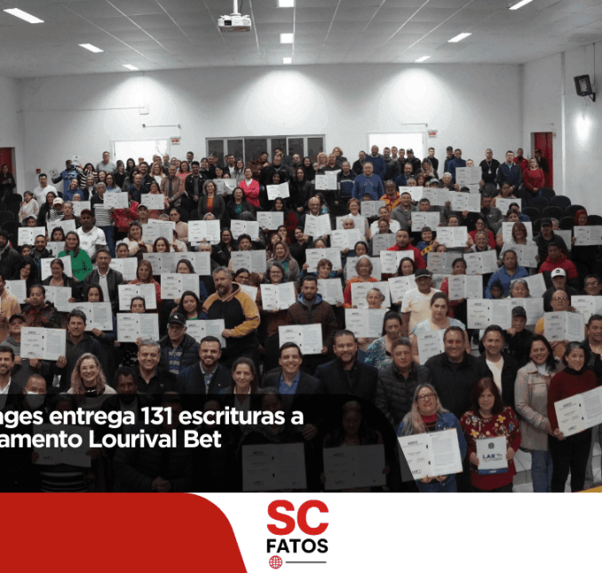 Prefeitura de Lages entrega 131 escrituras a famílias do loteamento Lourival Bet