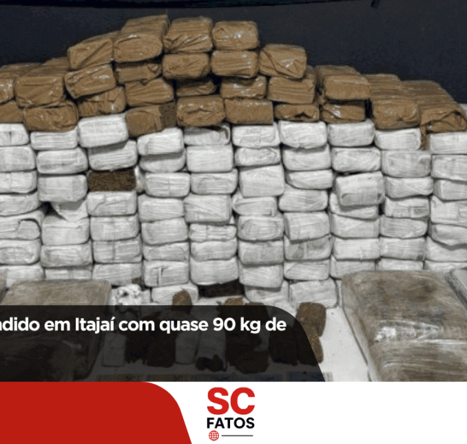 Veículo é apreendido em Itajaí com quase 90 kg de drogas