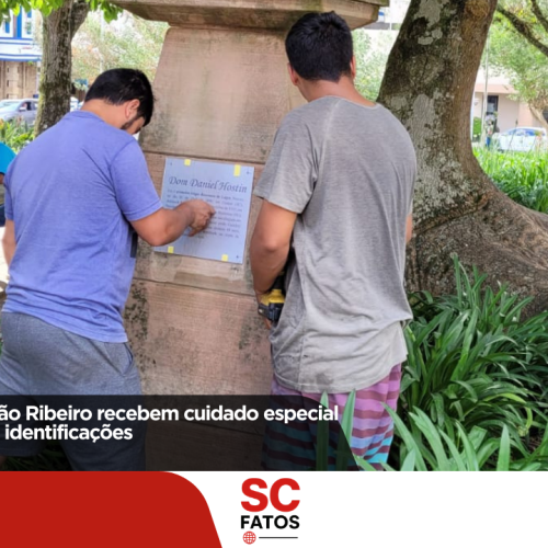 Bustos da Praça João Ribeiro recebem cuidado especial de limpeza e novas identificações