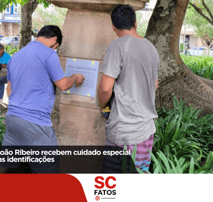 Bustos da Praça João Ribeiro recebem cuidado especial de limpeza e novas identificações
