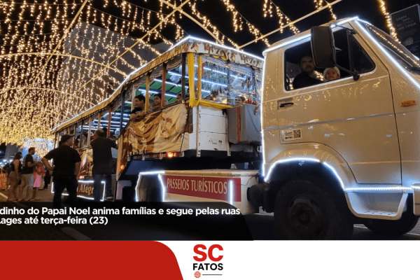 Bondinho do Papai Noel anima famílias e segue pelas ruas de Lages até terça-feira (23)