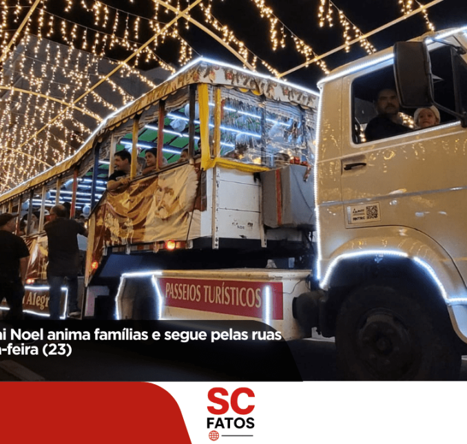 Bondinho do Papai Noel anima famílias e segue pelas ruas de Lages até terça-feira (23)