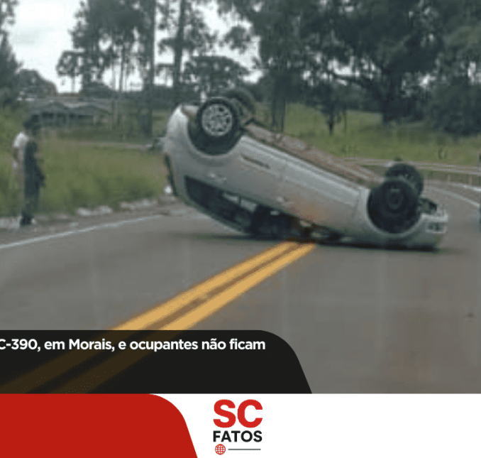Veículo capota na SC-390