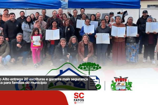 Capão Alto entrega 20 escrituras e garante mais segurança jurídica para famílias do município