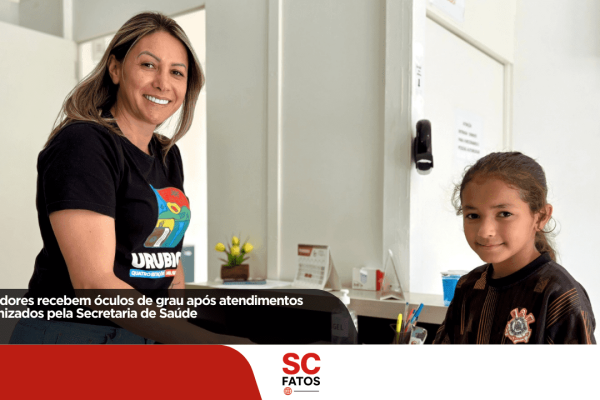 Moradores recebem óculos de grau após atendimentos organizados pela Secretaria de Saúde