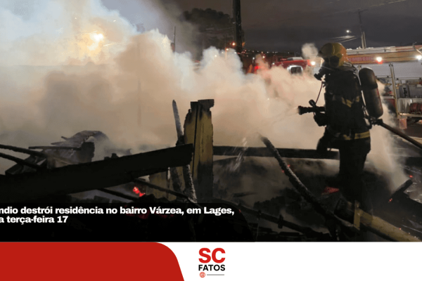Incêndio destrói residência no bairro Várzea, em Lages, nesta terça-feira