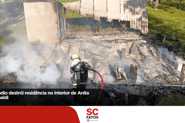 Incêndio destrói residência no interior de Anita Garibaldi