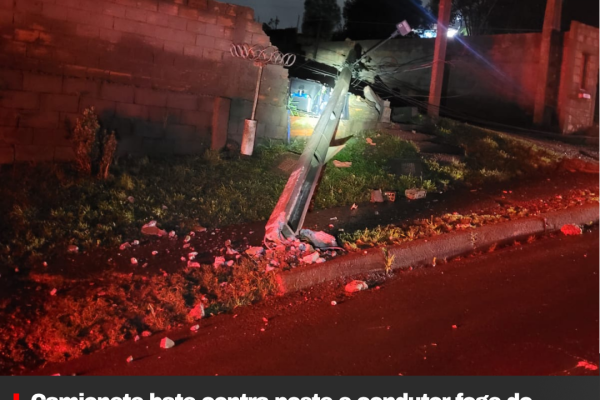 Camionete bate contra poste e condutor foge do local em Lages