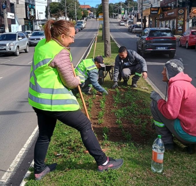 Ações de limpeza e manutenção da Secretaria de Serviços Públicos beneficiam diferentes regiões de Lages nesta terça-feira!