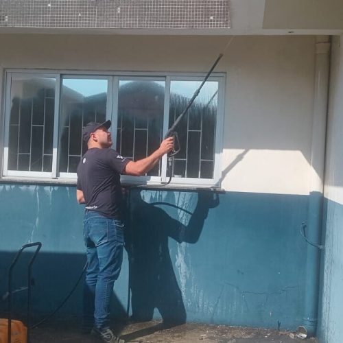 Limpeza nas Unidades Básicas de Saúde: Prefeitura segue com mutirão de higienização e manutenção durante feriado prolongado!