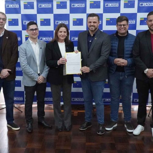 Prefeitura de Lages realiza ato de entrega simbólico de 100 lousas de vidro as unidades do Sistema Municipal de Educação!