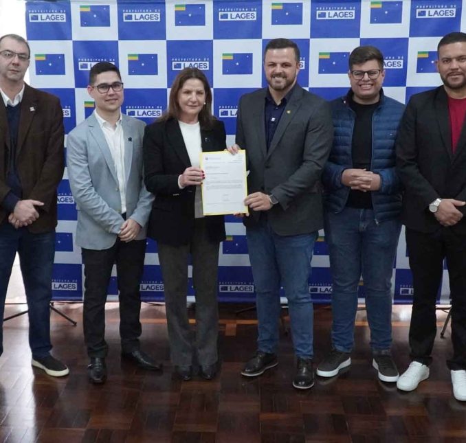 Prefeitura de Lages realiza ato de entrega simbólico de 100 lousas de vidro as unidades do Sistema Municipal de Educação!