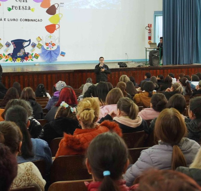 Secretaria da Educação realiza 1º Encontro de Formação dos Auxiliares e Ajudantes de Serviços Gerais do Sistema Municipal de Educação!
