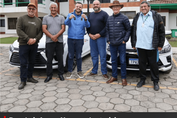 Palmeira recebe dois novos veículos para transporte de pacientes